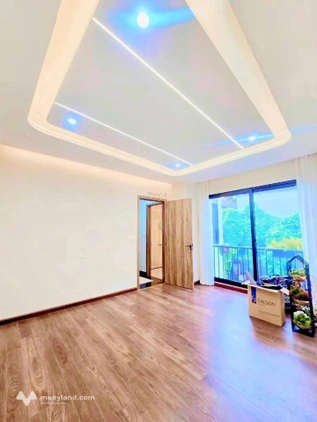 Nhà mới tinh 50m2, 4 phòng ngủ Sài Đồng, cạnh hồ mát mẻ, giá 8 tỷ