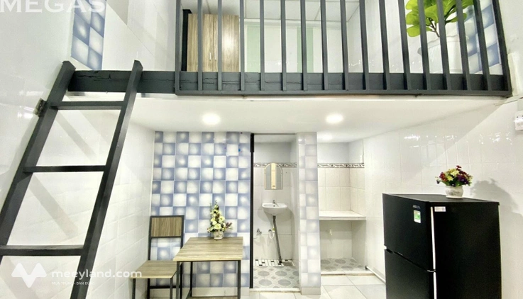 - Phòng trọ gác cao 2 mét, phòng trống, dịch vụ đầy đủ, gần Bà Hom ngay Tỉnh Lộ 10