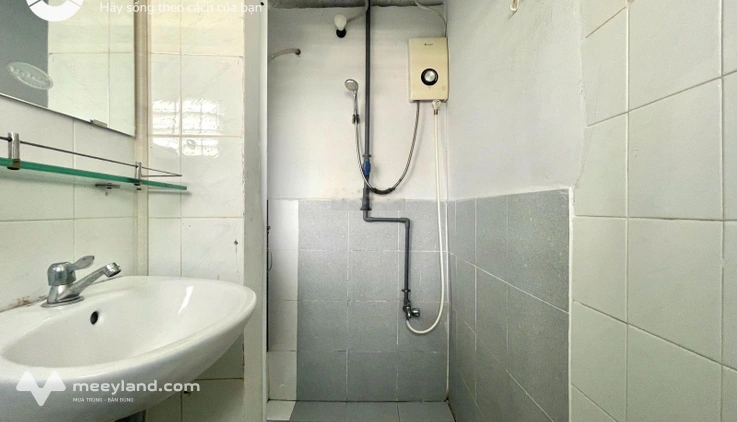 Trống phòng studio sạch sẽ, giá sinh viên Full tiện nghi, ban công thoáng, Gần cầu Nguyễn Văn Cừ Q1