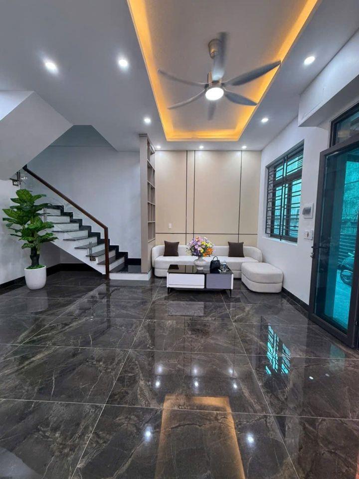 Bán nhà 3 tầng ngõ đường Trần Hưng Đạo, ph Ngọc Châu, TP HD, 43m2, mt 6m, 3 ngủ, gần đường lớn