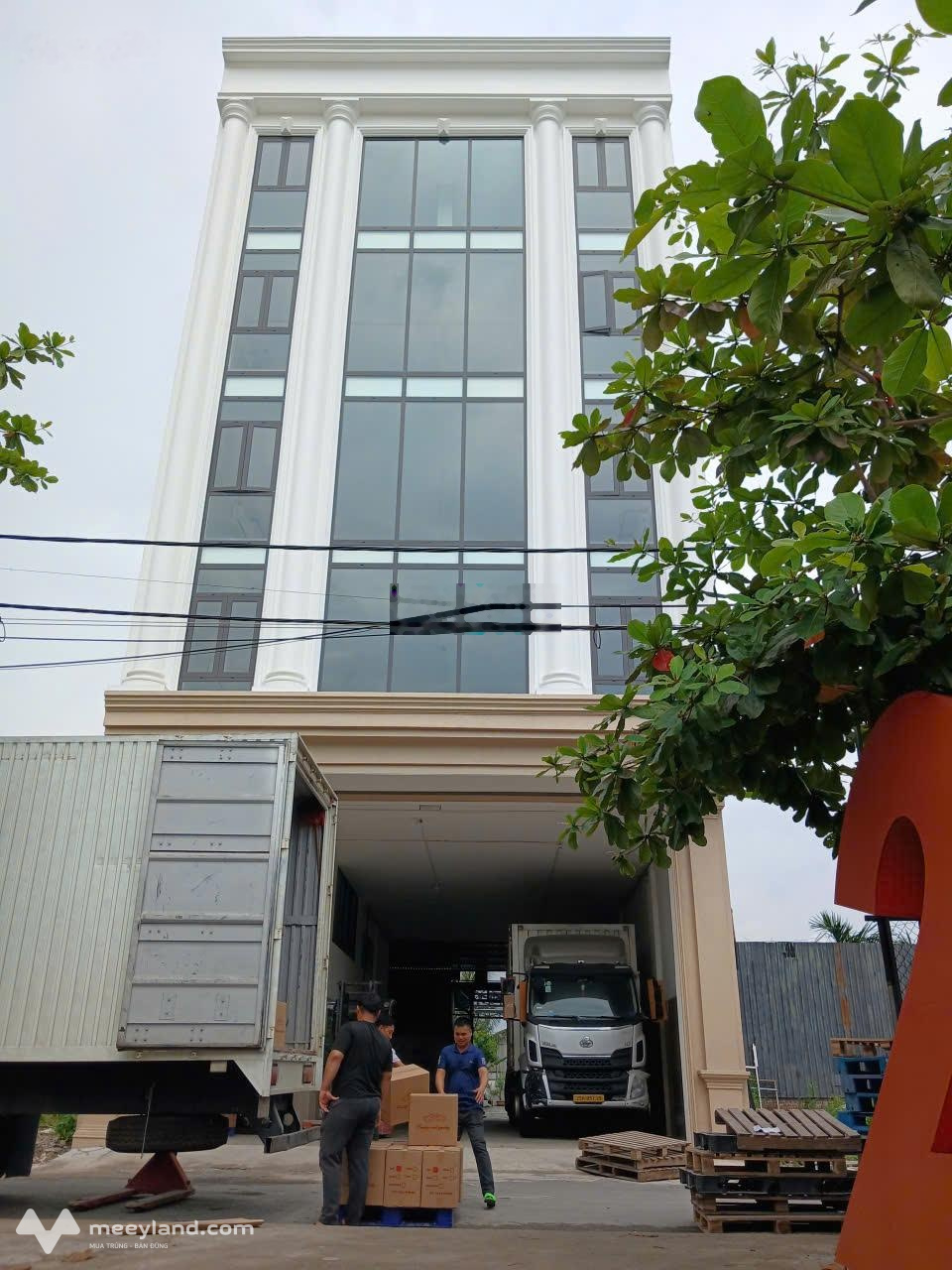 Cho thuê mặt bằng tầng 25 180m2, vị trí thuận lợi trong KCN Quất Động