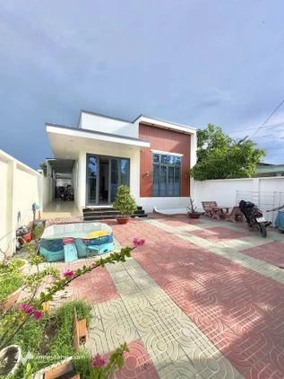 Bán nhà mới 9m x 24m, sân rộng đậu ô tô, giá chỉ 1,5 tỷ tại Trà Vinh