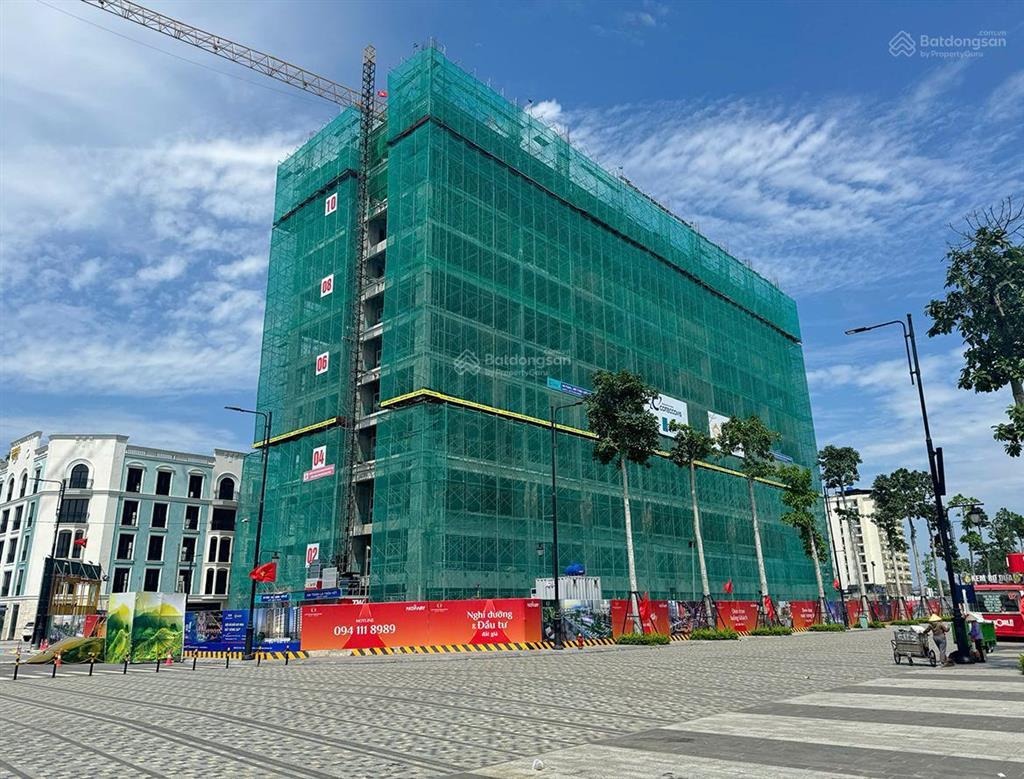 Bán gấp căn 1pn + 1, tầng 10 đẹp dự án, full nội thất, giá hơn 3 tỷ, tại sun group sầm sơn