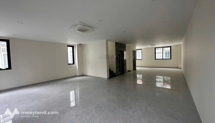 Cho thuê tòa nhà văn phòng DT 10x20m, tại Khu đô thị Him Lam Kênh Tẻ. Diện tích 500m2
