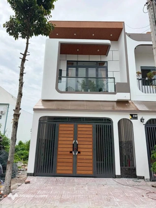 Nhà 1 trệt 1 lầu mới xây tại Long Châu, Vĩnh Long, full nội thất xịn xò