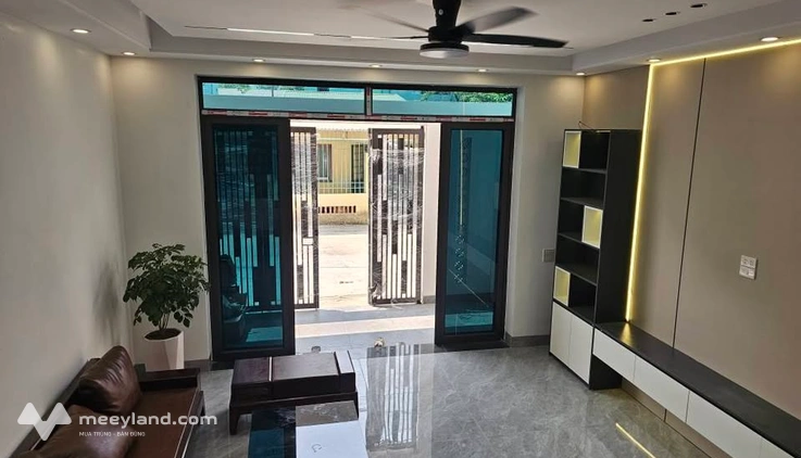 Nhà đẹp 3 tầng hướng Nam, đường ô tô tránh nhau tại Tam Điệp