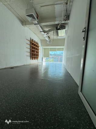 Cho thuê sàn văn phòng ngõ Bà Triệu: DT 50m2, MT 8m, thang máy giá 8tr