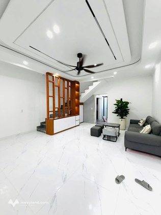 Nhà 2 tầng 56m2 Vũ Chí Thắng, ô tô đỗ cổng