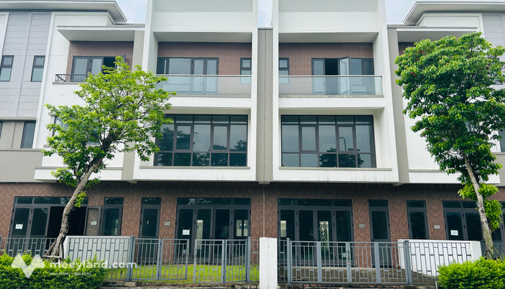 Shophouse làn 1 hàng F0, giá bằng ½ thị trường, sổ lâu dài, 24 tháng không gốc lãi