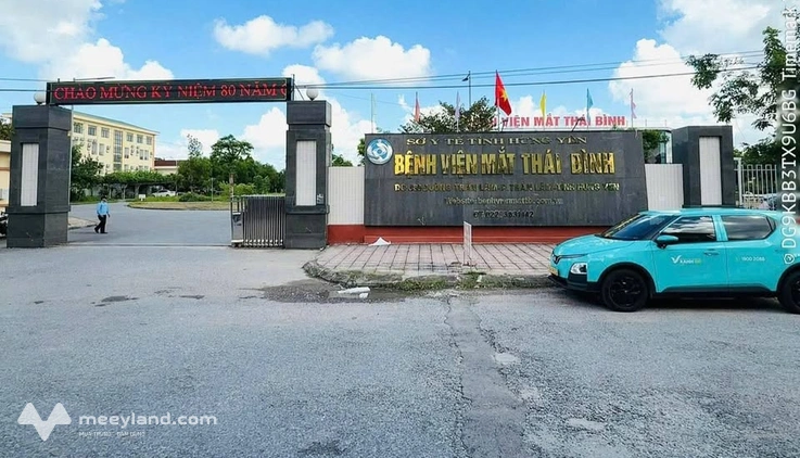 Đất vàng Trần Lãm, view sân bóng, mở phòng khám là hết nước chấm