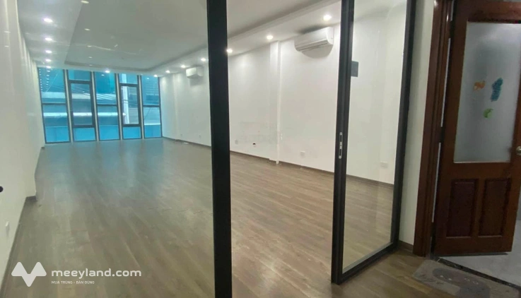 Cho thuê văn phòng Trung Kính 80m² giá chỉ 13 triệu/tháng, tòa nhà mới, có thang máy