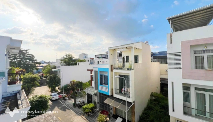 Nhà đẹp 2 lầu, 3 phòng ngủ tại khu đô thị Tây Sông Hậu