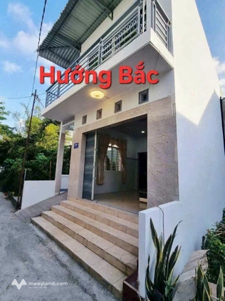 Nhà 1 trệt 1 lầu xinh xắn đối diện chợ Chùa, Phú Tân