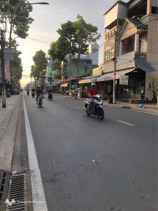 Bán 2 căn nhà liền kề mặt tiền đường Học Lạc, trung tâm Mỹ Tho