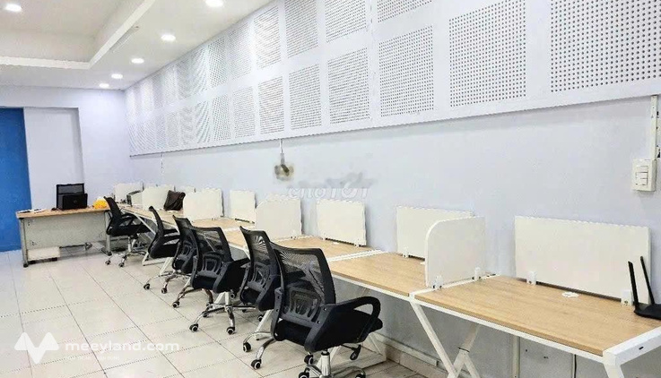 Cho thuê văn phòng mặt tiền Nguyễn Văn Linh - đối diện SC VivoCity | 108m2 | chỉ 14 triệu/tháng