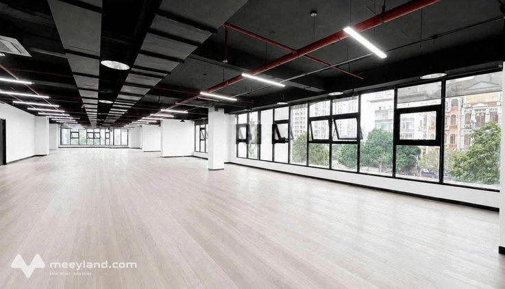 Cần cho thuê sàn văn phòng. Đ/c Mạc Thái Tổ - Cầu Giấy, diện tích 1000m2 - 313.380đ/m2 có cắt nhỏ