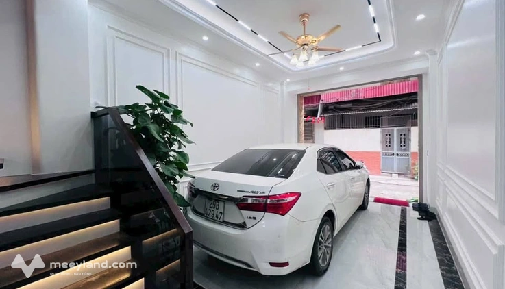 Nhà đẹp Hoàng Quốc Việt, 6 tầng thang máy, ô tô vào nhà, kinh doanh đỉnh