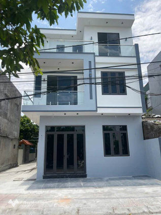 Nhà 3 tầng lô góc cực đẹp tại Phú Xuân, view công viên xanh mát