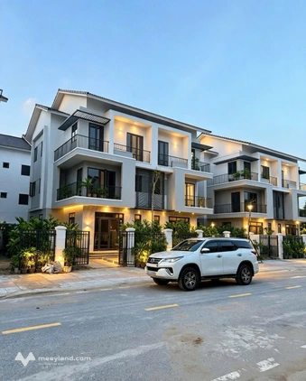 Nhà phố víp ngay sát Hà Nội, cách Hồ Tây 15 phút