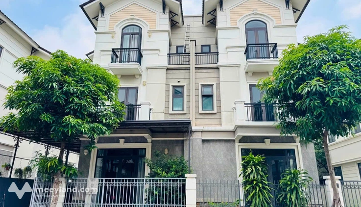 Biệt thự 135m2 ngay sát Hà Nội, tiện ích xung quanh đầy đủ