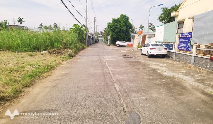 Đất đẹp Sơn Đông, đối diện Ủy ban, giá chỉ 990 triệu