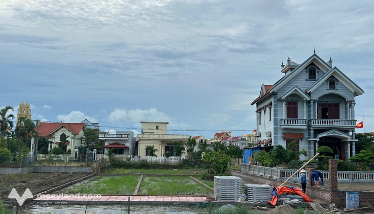 Chính chủ em có duy nhất lô đất diện tích to, đã sẵn sổ đỏ