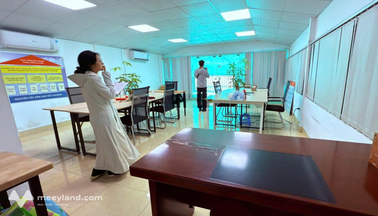 Cho thuê văn phòng 60m giá 11tr. Phố Bạch Mai. Tòa nhà VP, có hầm để xe, thang máy, bảo vệ