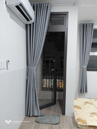 Nhà mới. Cho thuê phòng có ban công DT 21m2. Có ban công, gió từ bờ sông siêu mát.