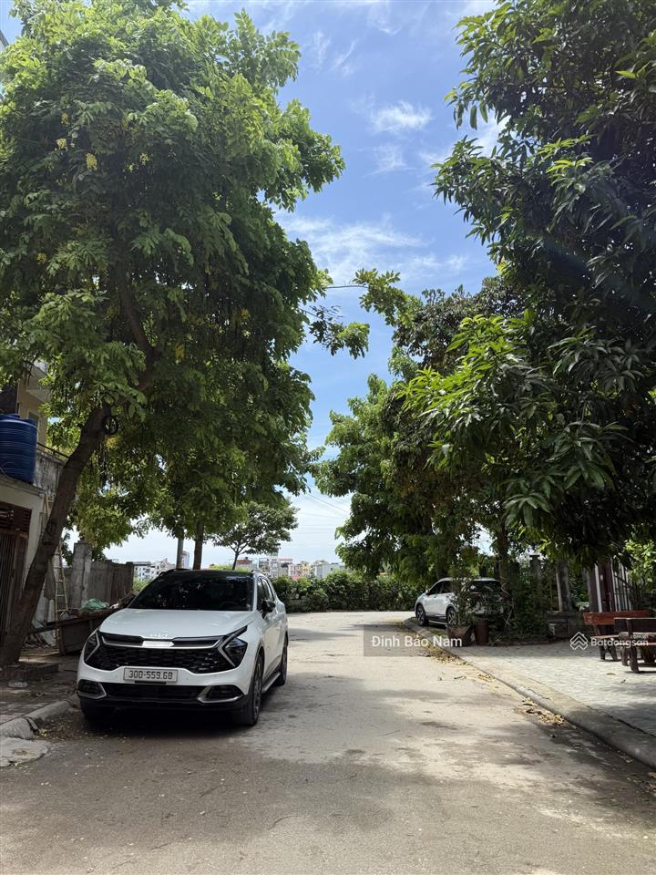Biệt thự sân vườn 195m 3 tầng mặt tiền 10m giá cực tốt full nội thất dân cư văn minh