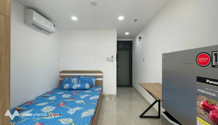 Phòng ban công tách bếp, full nội thất, máy giặt riêng. Nhà mới xây 100%