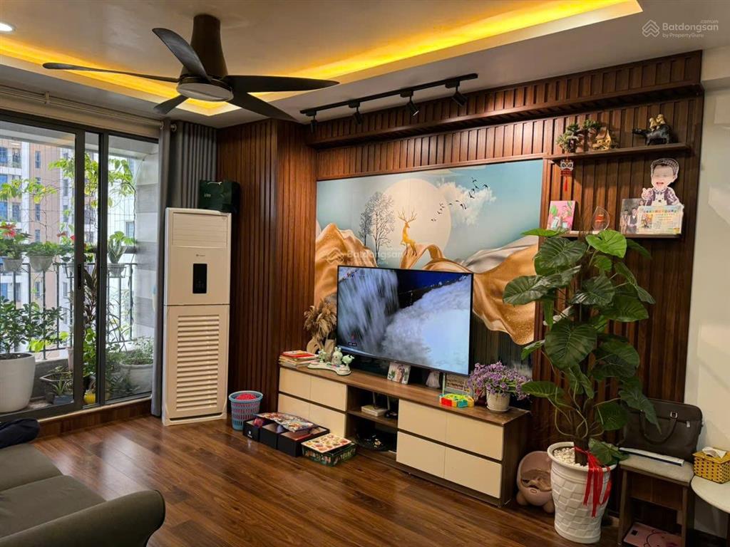Bán căn 88m hướng đông mát mẻ chỉ hơn 8 tỷ, 2pn có thể sửa thành 3pn hợp lý
