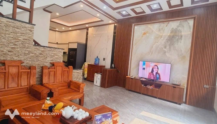 Nhà 2 tầng trung tâm Lạng Sơn, 86m2, có sân ô tô, hướng Đông Nam, giá chỉ 3 tỷ