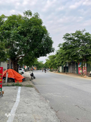 Bán lô đất 100m2 tại xã Hoà Lạc đường ô tô tránh giá chỉ 2 tỷ