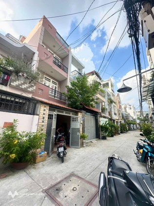 Nhà 2 tầng xinh xắn Quận 3, hẻm xe hơi thông, dòng tiền 8 triệu mỗi tháng