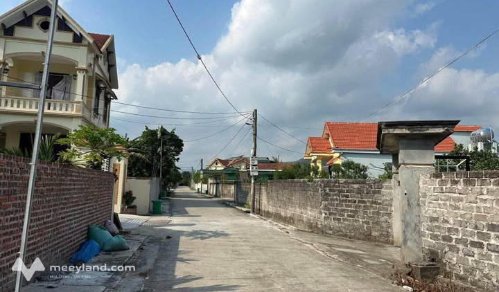 Đất đẹp Uông Bí 300m2, mặt tiền 12m, ô tô tránh, giá cực hời