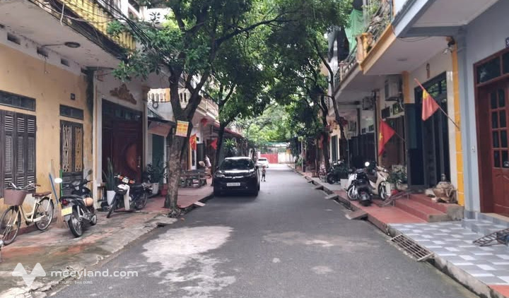 Nhà 3 tầng Trương Hán Siêu, vỉa hè rộng, ô tô đỗ cửa ngày đêm