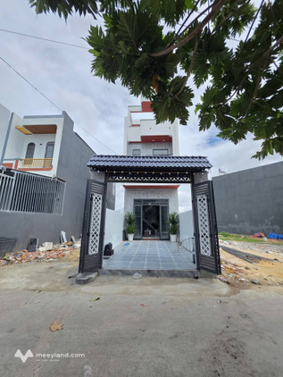 Nhà 2 mặt tiền 1 trệt, 1 lầu tại Thái Hòa, Tân Uyên, Bình Dương