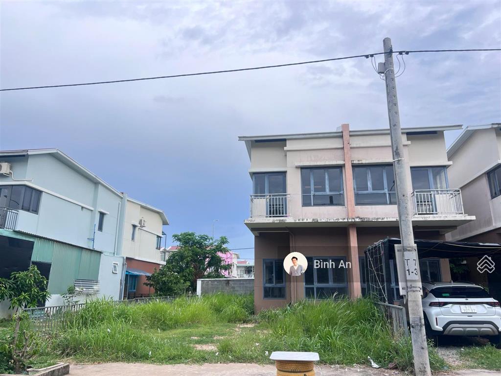 Bán ngợp căn tứ lập 2 mặt thoáng, 137.6m2 kđt oasis city, dân ở đông, sổ hồng hoàn công, giá 2 tỷ