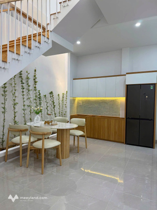 Bán nhà 2 tầng đẹp lung linh, 52m2, 3 phòng , hẻm Cần Vương, Quy Nhơn