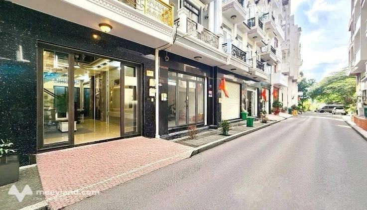 Nhà đẹp Hoàng Quốc Việt, 1 trệt 2 lầu, gara ô tô, tặng nội thất