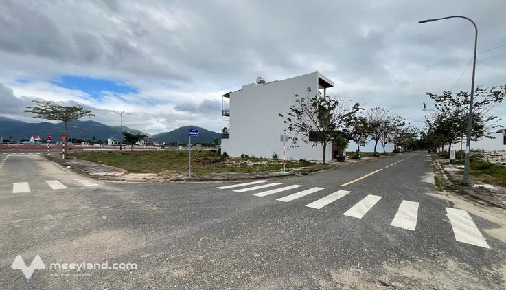 Bán lô góc ngã 4 Hoàng Văn Thụ, Triệu Quang Phục, Diên Khánh, Khánh Hòa