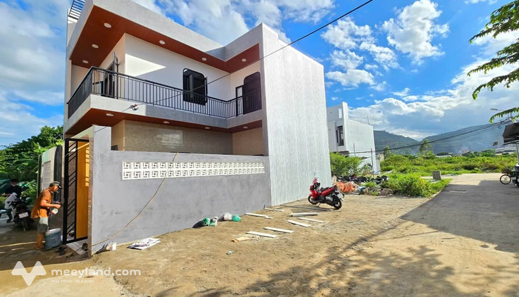 Nhà 2 tầng kiệt 4m, 95m2 đất, 3 phòng ngủ, hướng Đông mát mẻ, giá 4,75 tỷ
