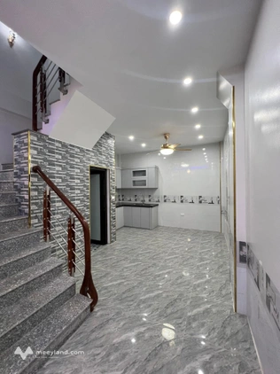 Cho thuê nhà nguyên căn Âu Cơ, Tây Hồ, 4 tầng, 5 phòng ngủ, ô tô đỗ cửa