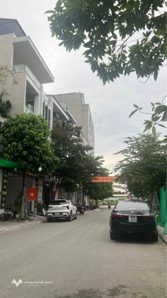 Nhà 3 tầng cực phẩm tại Nam Ngạn, Thanh Hóa, ô tô tránh, vỉa hè rộng