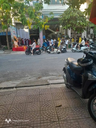 Nhà phố 3 tầng cổ kính trên đường Nguyễn Thế Rục