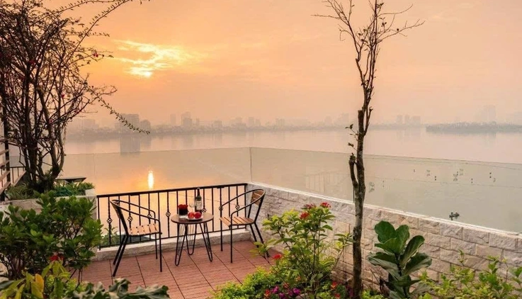 Mặt Phố Yên Hoa, view Hồ Tây 250m2, mặt tiền 6,7m nở hậu rộng đẹp, vỉa hè to