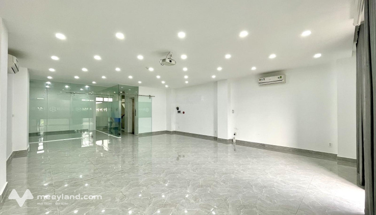 Trệt + Lầu ngang 7m 180m2 có thang máy, máy lạnh, hầm để xe giá tốt chỉ 28 triệu