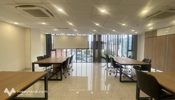 Cho thuê văn phòng trống 70m2 Quận 1, Đường Nguyễn Văn Thủ. Sàn đẹp, trống suốt mới