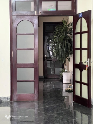 Cho thuê văn phòng: 60m giá 13tr. Phố Trần Xuân Soạn. Có chỗ để ô tô, xe máy. Làm Spa, gym, lớp học