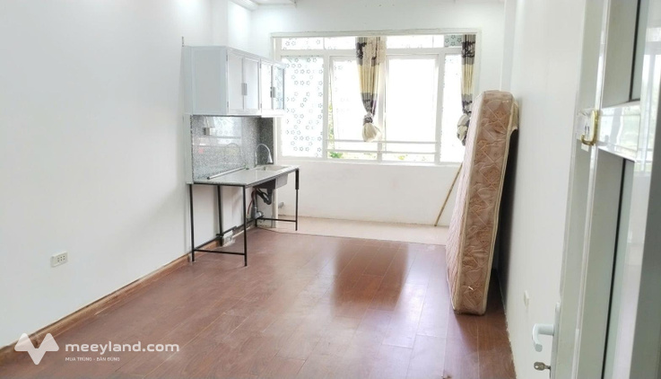 Cho thuê phòng 2 ngủ 1 wc 45m2 tầng 4 mặt phố Đội Cấn, Ba Đình full đồ giá 5 triệu/tháng